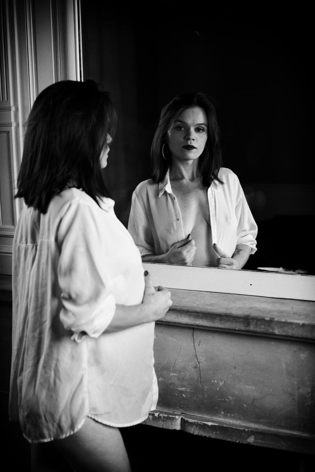 
                  
                    
                     NIKON CORPORATION 
                     NIKON Z f 
                  
                  