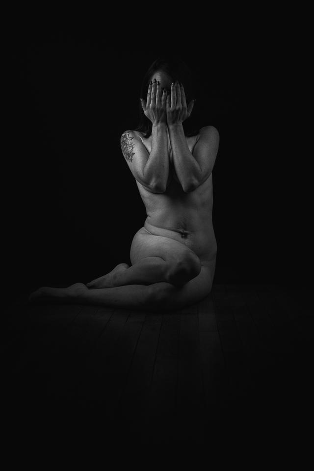 
                  
                    
                     NIKON CORPORATION 
                     NIKON Z f 
                  
                  