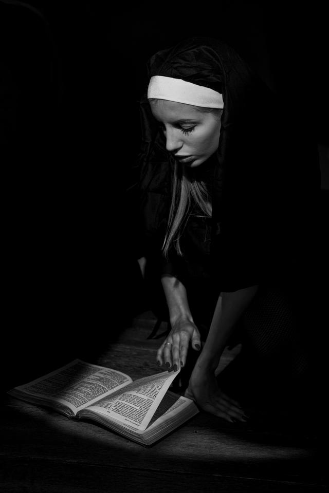 
                  
                    
                     NIKON CORPORATION 
                     NIKON Z f 
                  
                  