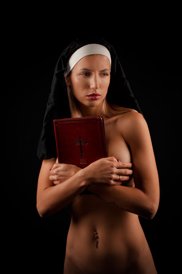 
                  
                    
                     NIKON CORPORATION 
                     NIKON Z f 
                  
                  