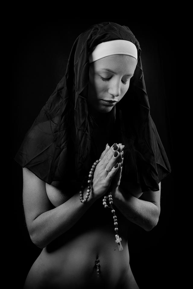 
                  
                    
                     NIKON CORPORATION 
                     NIKON Z f 
                  
                  