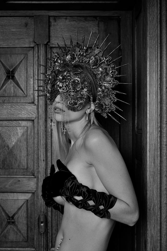 
                  
                    
                     NIKON CORPORATION 
                     NIKON Z f 
                  
                  