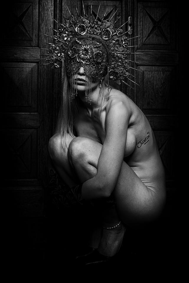 
                  
                    
                     NIKON CORPORATION 
                     NIKON Z f 
                  
                  