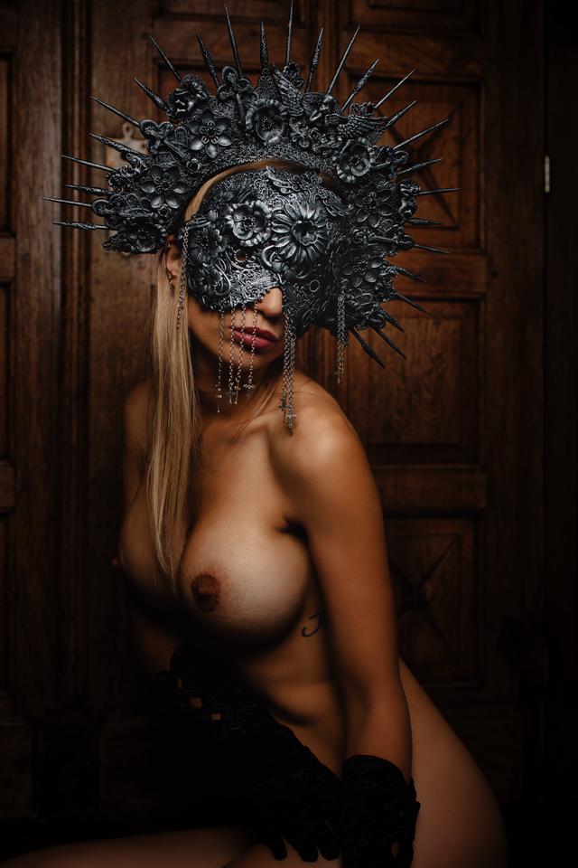 
                  
                    
                     NIKON CORPORATION 
                     NIKON Z f 
                  
                  