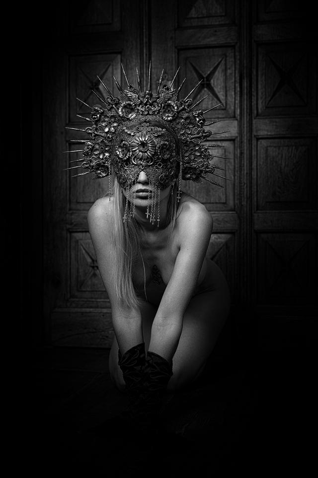 
                  
                    
                     NIKON CORPORATION 
                     NIKON Z f 
                  
                  