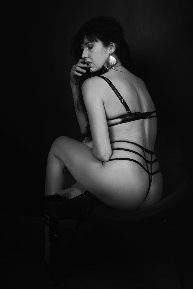 
                  
                    
                     NIKON CORPORATION 
                     NIKON Z f 
                  
                  