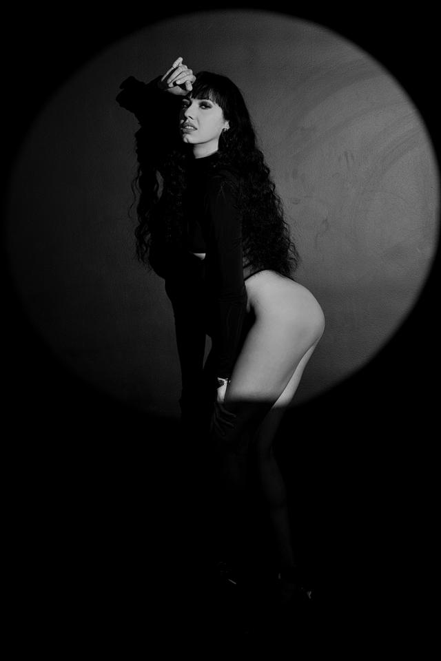 
                  
                    
                     NIKON CORPORATION 
                     NIKON Z f 
                  
                  