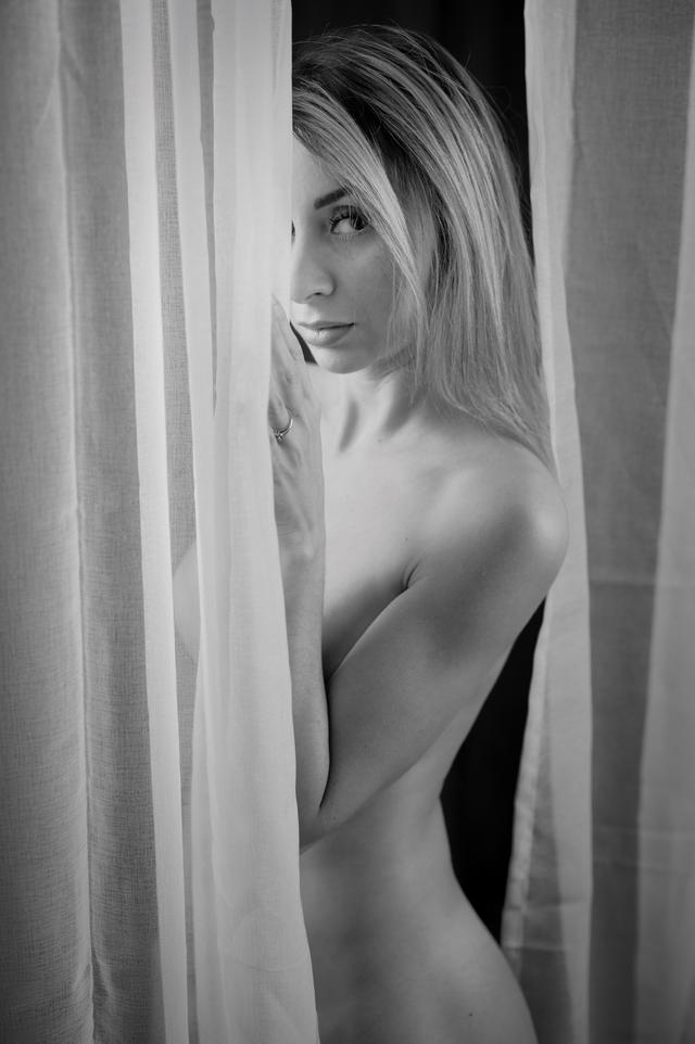 
                  
                    
                     NIKON CORPORATION 
                     NIKON Z f 
                  
                  