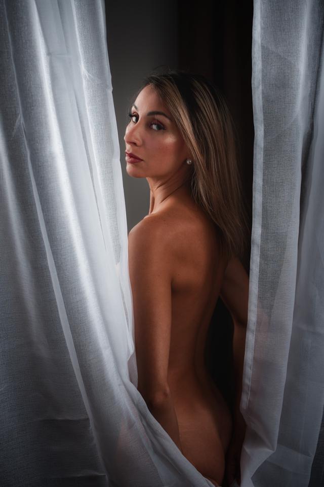 
                  
                    
                     NIKON CORPORATION 
                     NIKON Z f 
                  
                  