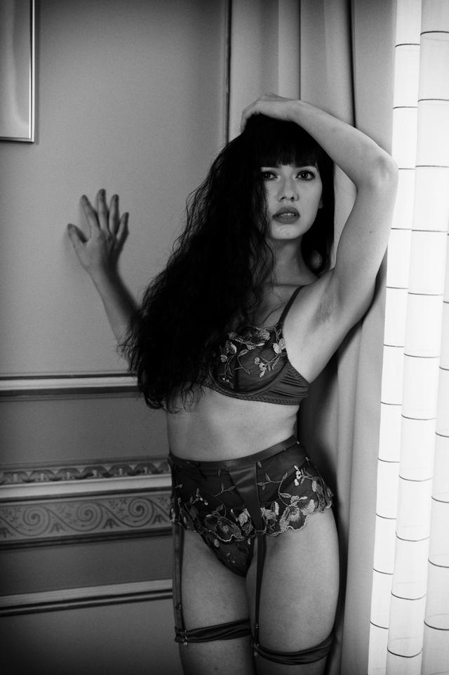 
                  
                    
                     NIKON CORPORATION 
                     NIKON Z f 
                  
                  