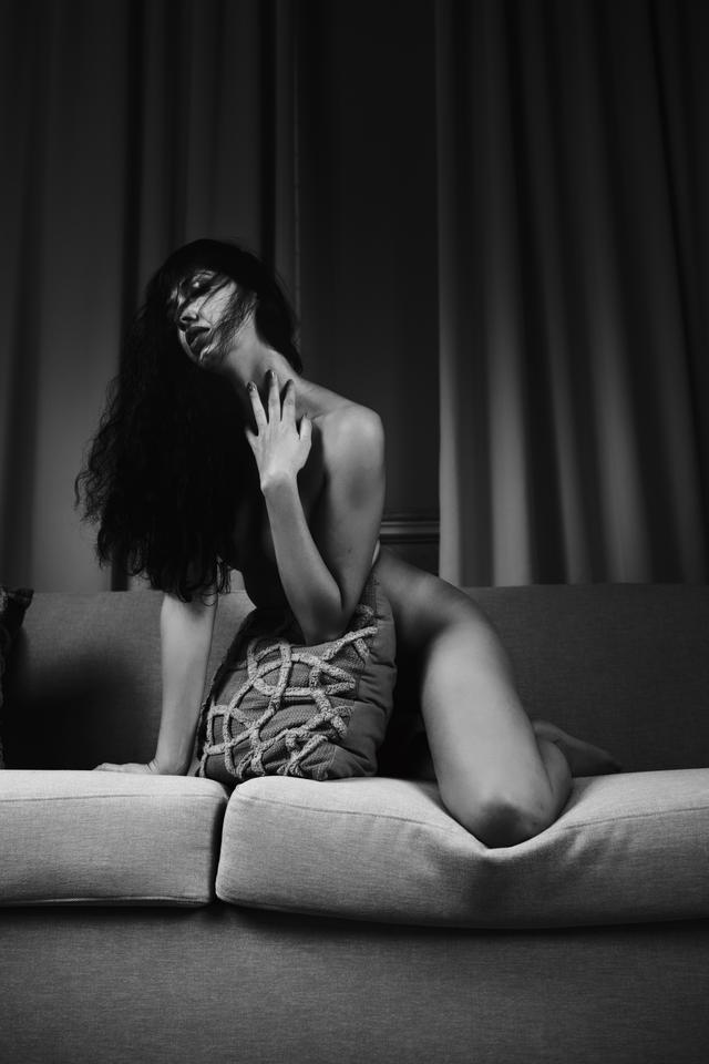 
                  
                    
                     NIKON CORPORATION 
                     NIKON Z f 
                  
                  